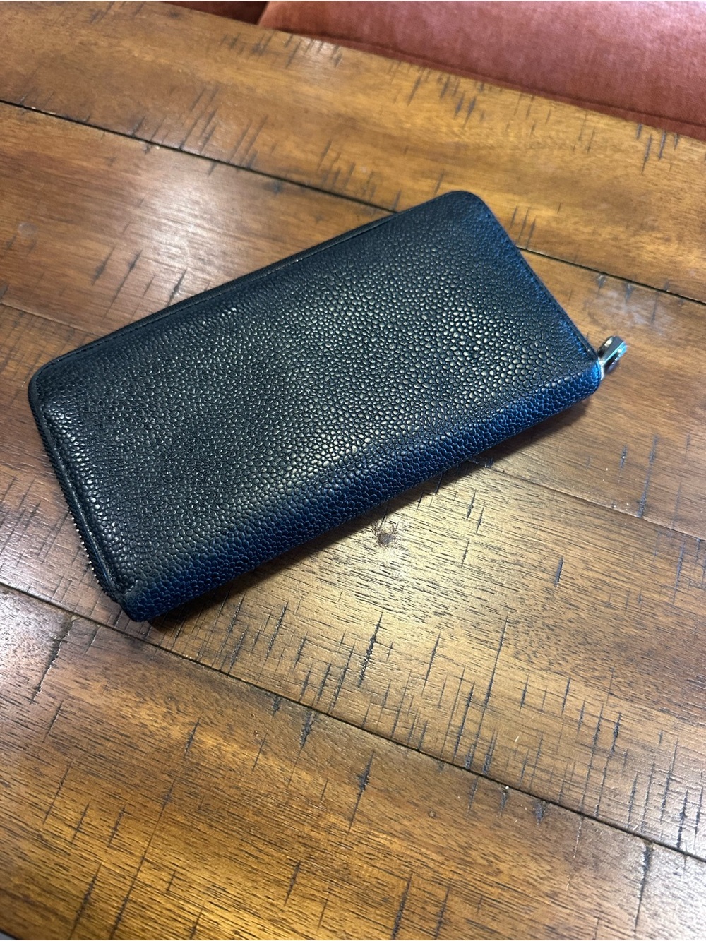 Rare!!! henri bendel Black Pebbled Leather Zip Wallet with Pyramid Studs - Picture 2 of 10